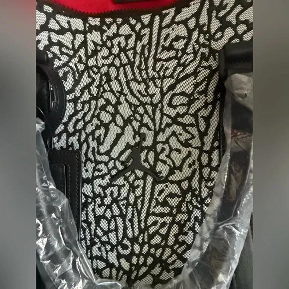 Jordan Monogram Black Elephant Print Duffle Bag (size Large) 40L - Picture 9 of 12